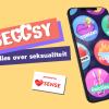 Decoratieve afbeelding met het logo van SEGGSY 'powered by SENSE'. Ook is er een smartphone afgebeeld. Op de smartphone is SEGGSY geopend.